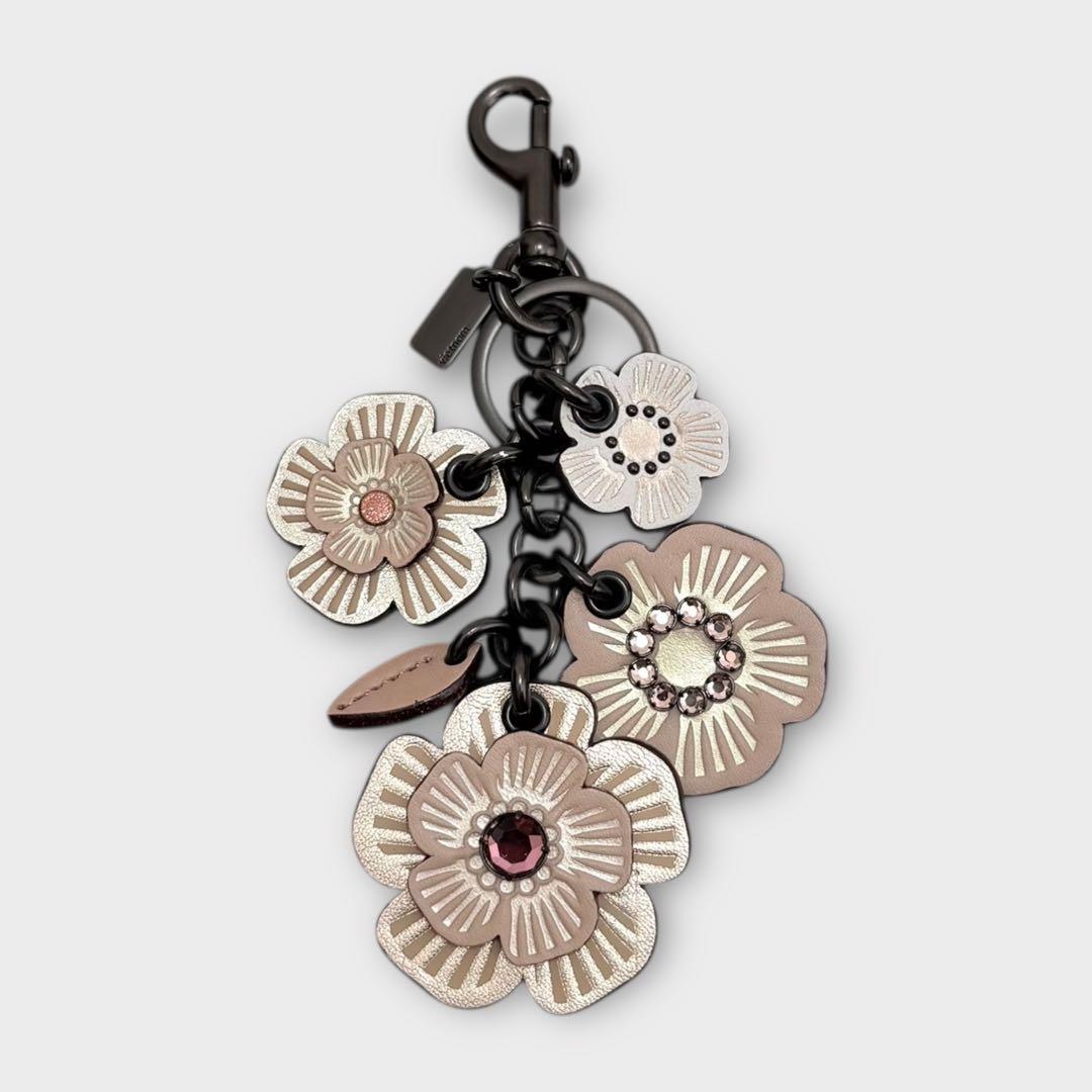 COACH ティーローズ ミックス ビジュー付き バッグチャーム