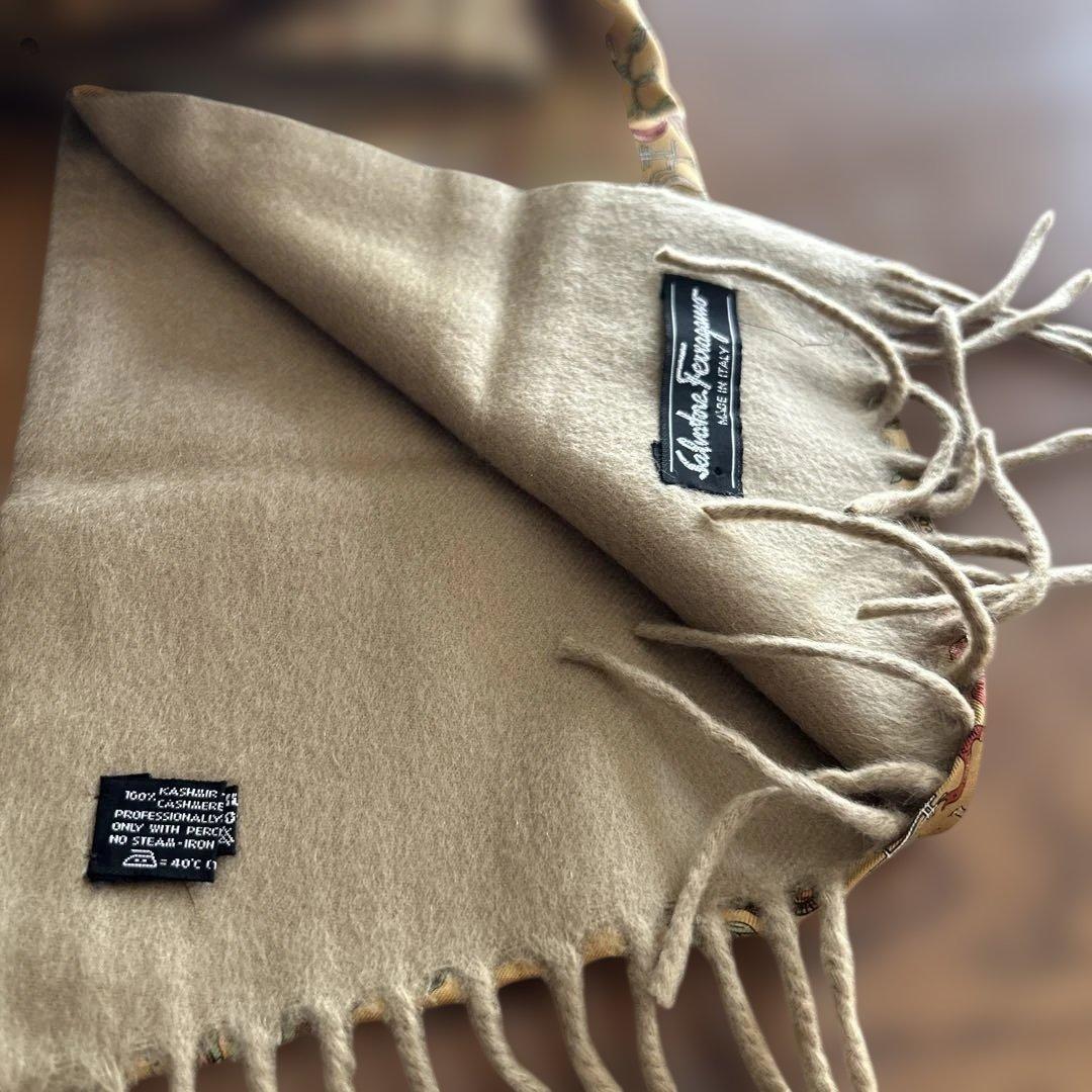 美品）フェラガモ カシミア100%×シルク100% リバーシブル イタリア製
