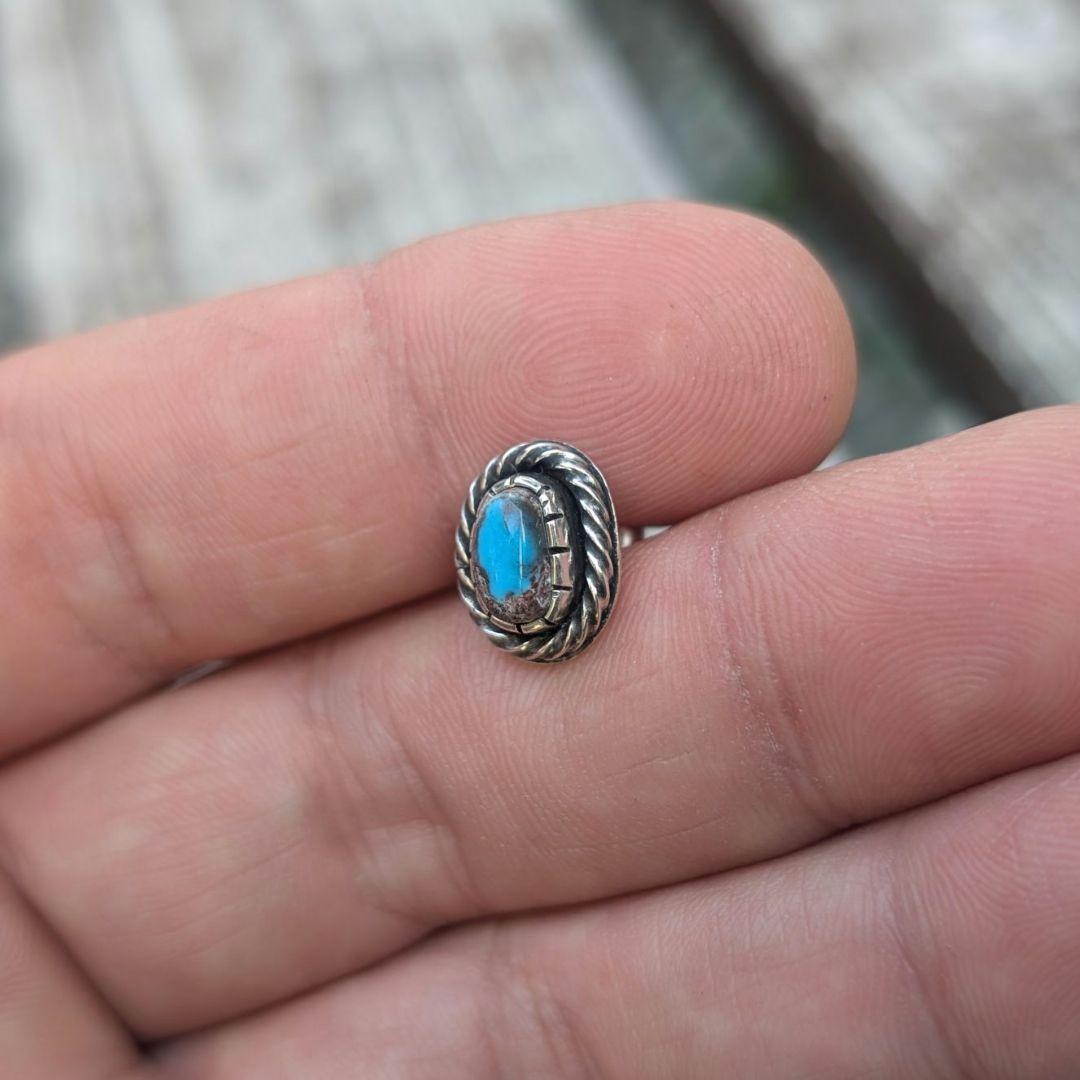 ハンドメイドのターコイズピアス　bisbee　 インディアンジュエリー風　片耳用