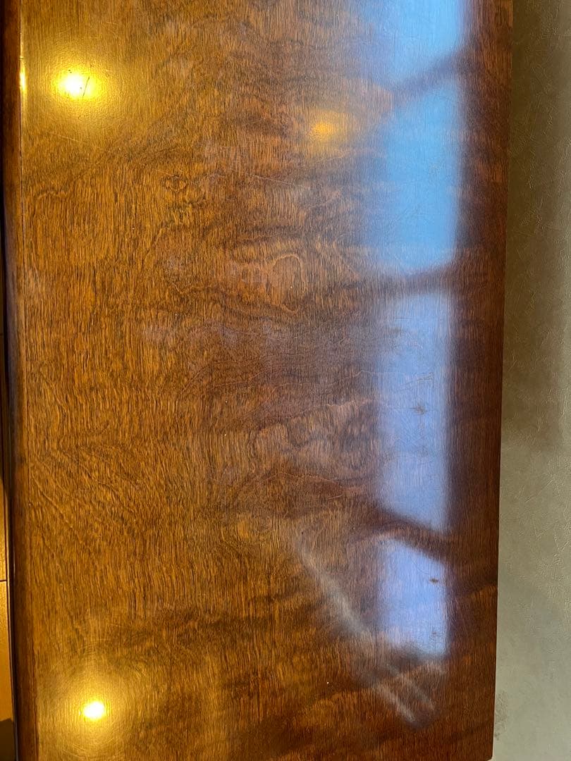 ダークブラウン木製キャビネット ガラス扉付き