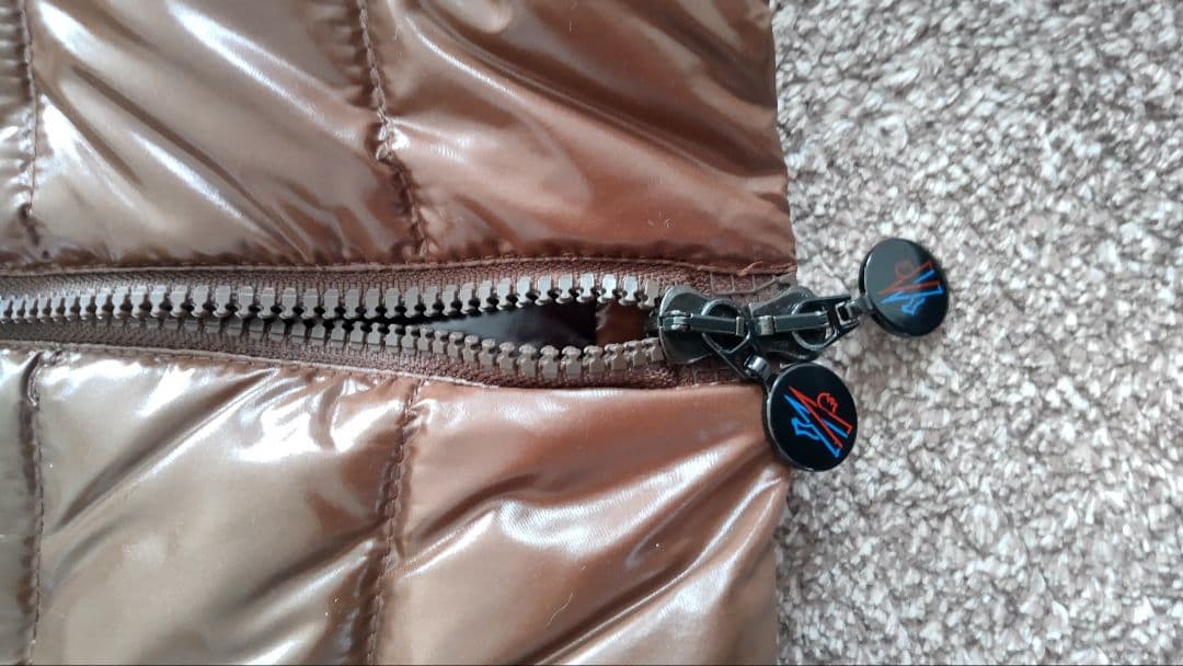 AMI　モンクレール　ダウンベスト　2