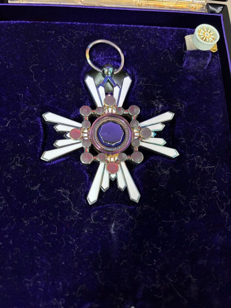 極美品 勲一等瑞宝章 共箱付き 勲章 徽章 当時物 現状品