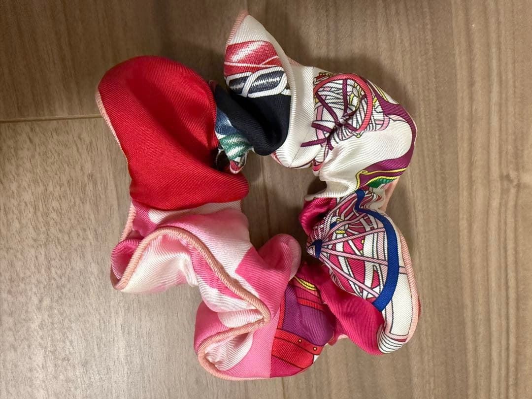 超美品HERMES シルク ヘアシュシュ マルチカラーピンク系