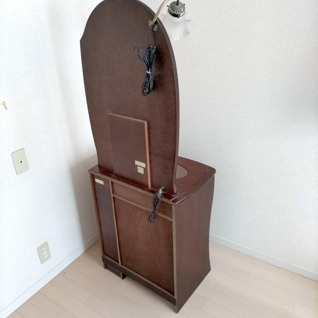 木製ドレッサー・鏡台　シェード付きライト