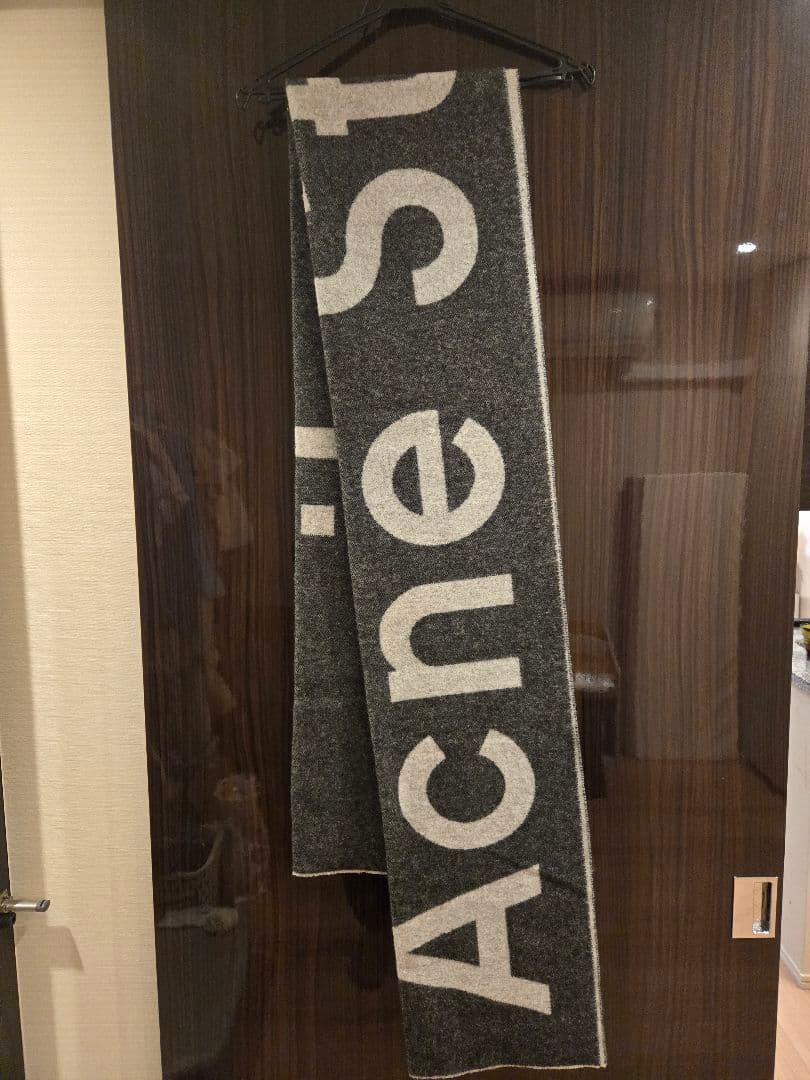 Acne Studios マフラー ロゴ