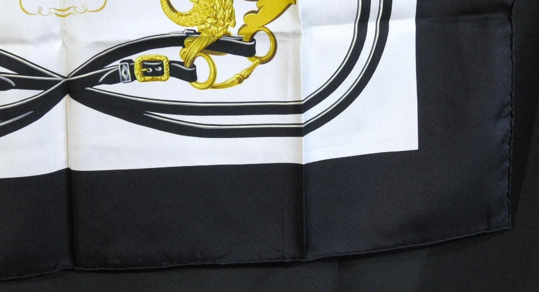 新品未使用品　HERMES エルメス　大判スカーフ　カレ90　 D533