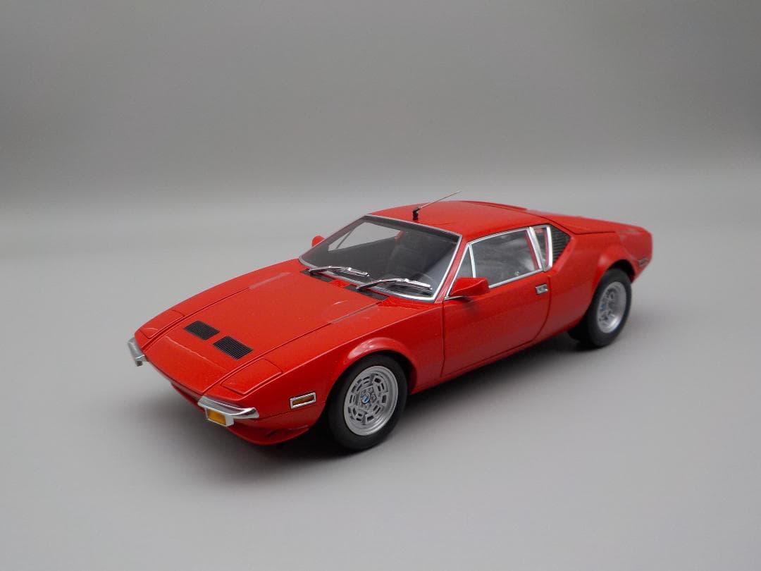 De Tomaso Pnantera L red 1/18 ミニカー