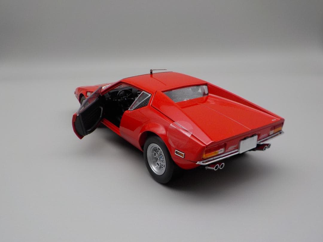 De Tomaso Pnantera L red 1/18 ミニカー