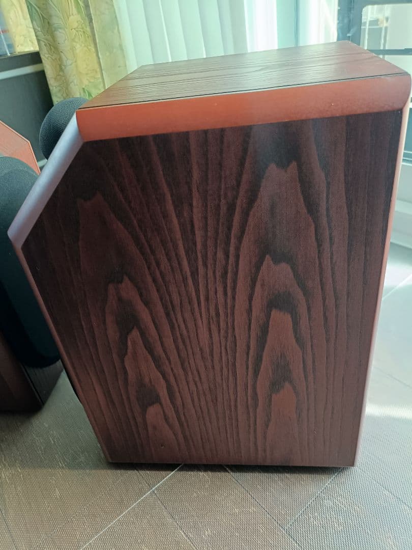 B&Wのブックシェルフ型スピーカーCDM1