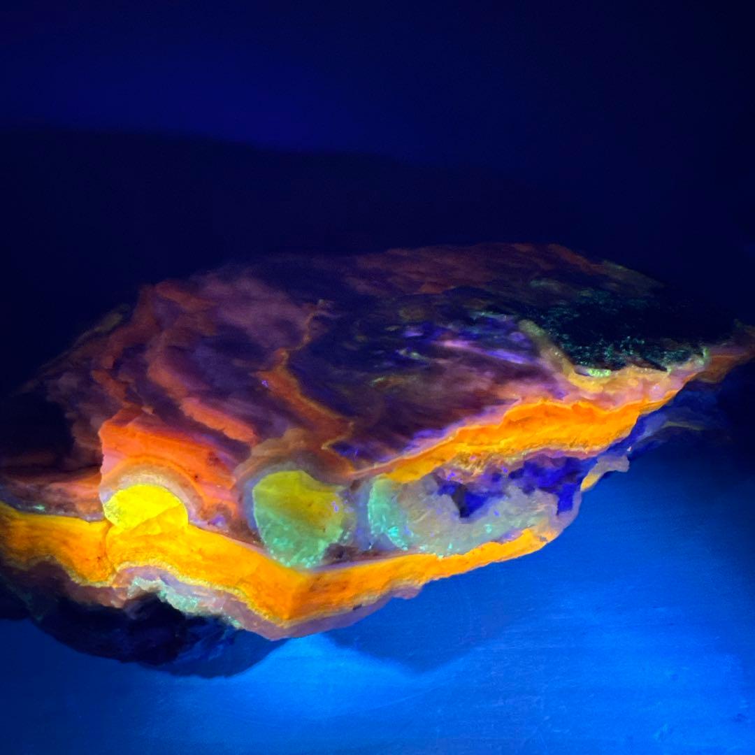 北海道石　然別オパール　蛍光オパール約2700ｇ