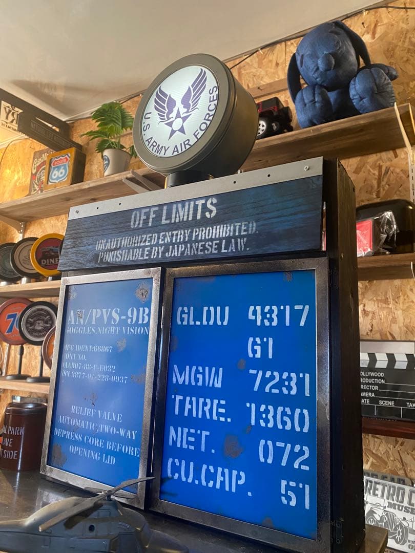 ミリタリー　照明付き　棚　インダストリアル