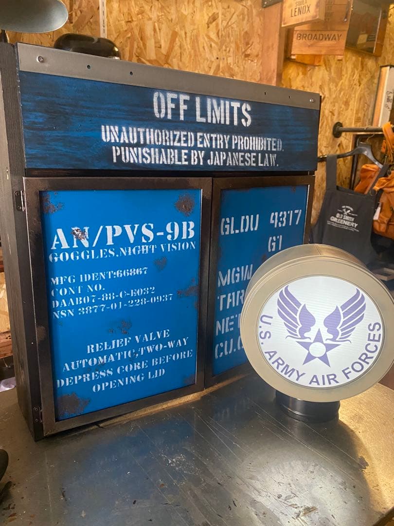 ミリタリー　照明付き　棚　インダストリアル