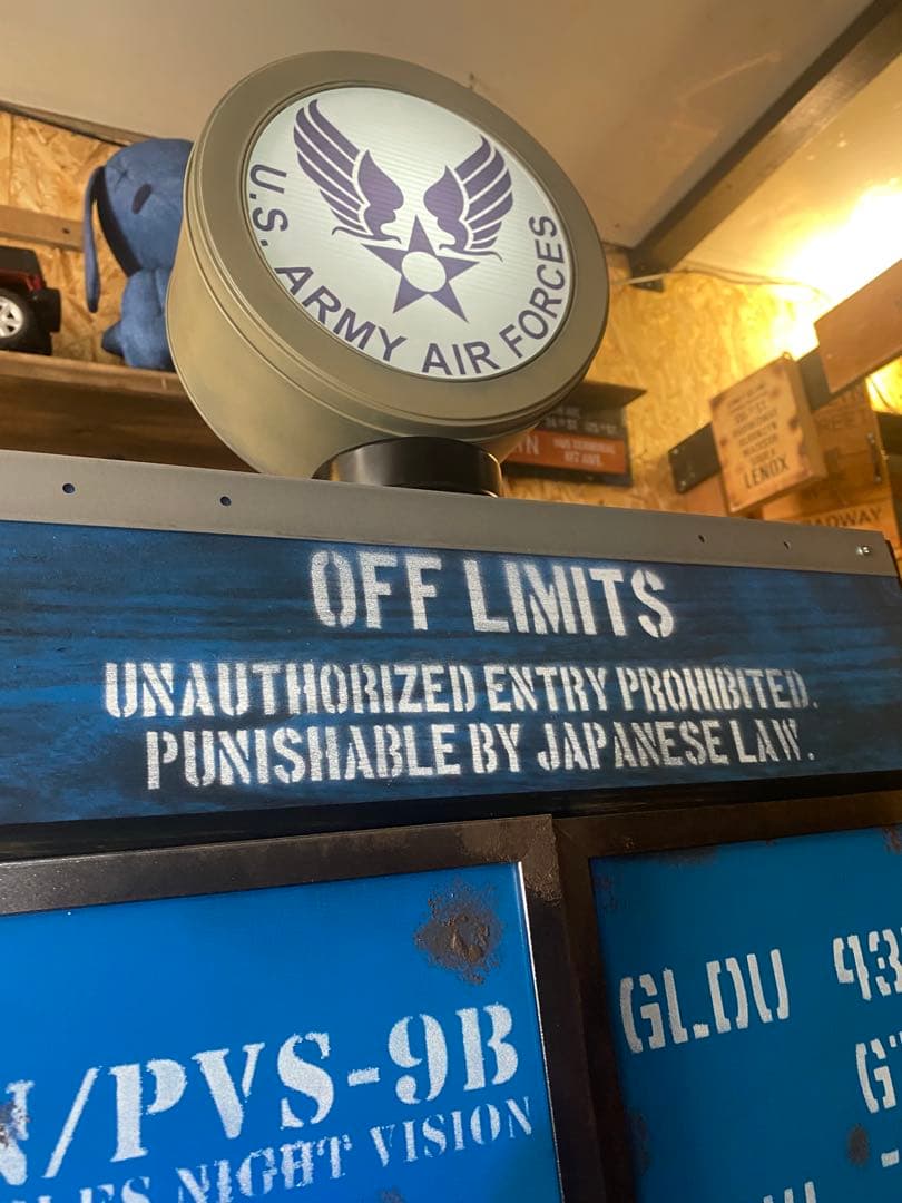 ミリタリー　照明付き　棚　インダストリアル