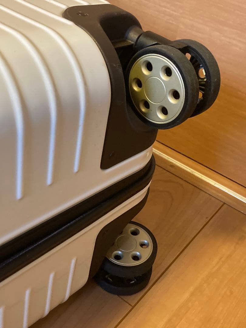 美品　リモワ　82L ハワイ限定ホワイト　RIMOWA　サルサデラックス　4輪