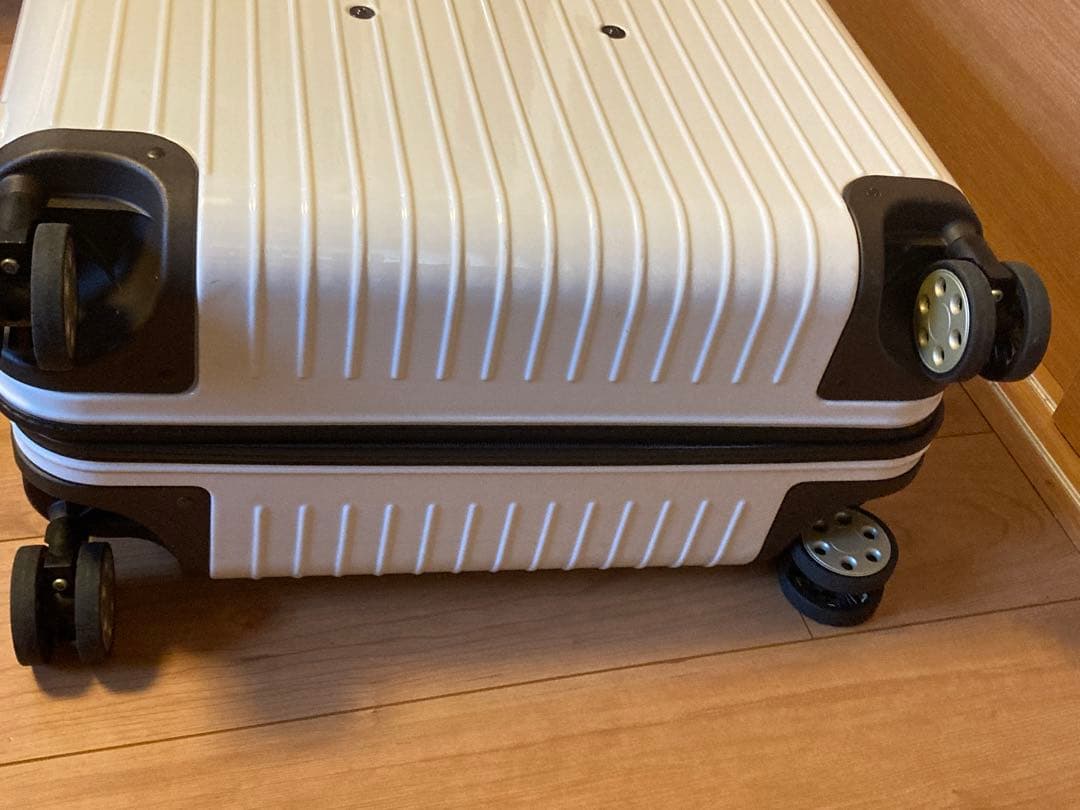 美品　リモワ　82L ハワイ限定ホワイト　RIMOWA　サルサデラックス　4輪