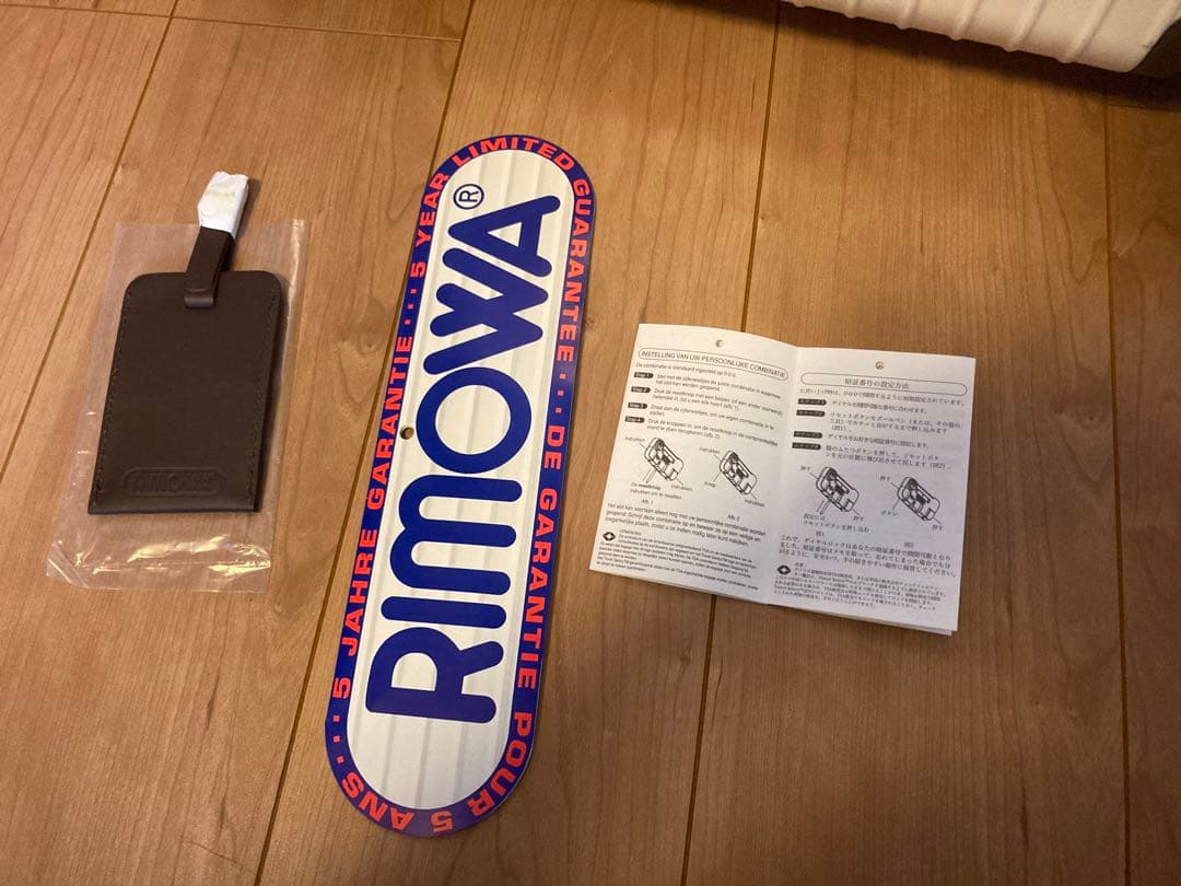 美品　リモワ　82L ハワイ限定ホワイト　RIMOWA　サルサデラックス　4輪