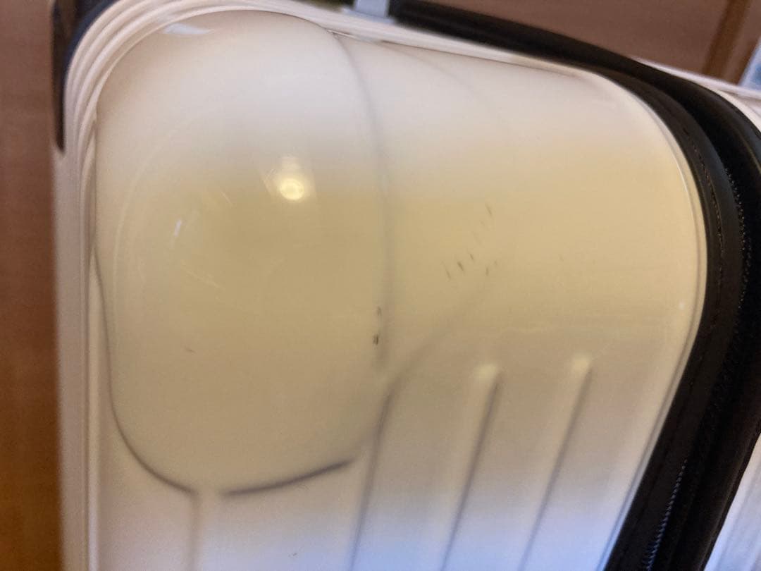 美品　リモワ　82L ハワイ限定ホワイト　RIMOWA　サルサデラックス　4輪