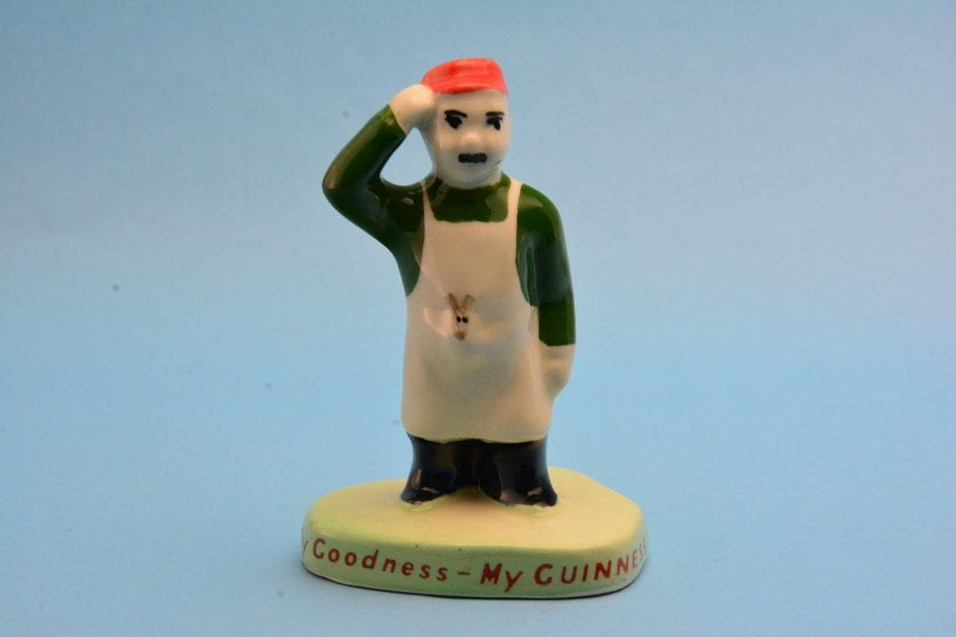 カールトンウェア製　GUINESS広告の陶製フィギュア