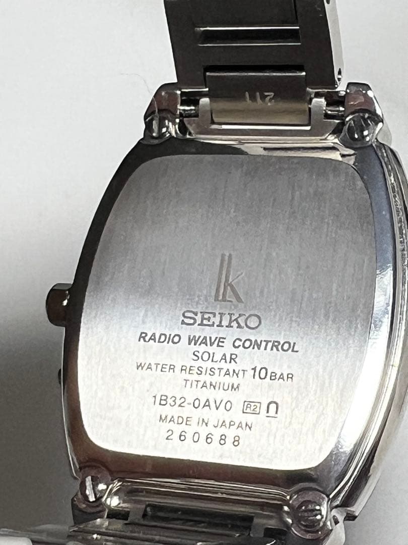 SEIKO ソーラー腕時計 1B32-0AVO