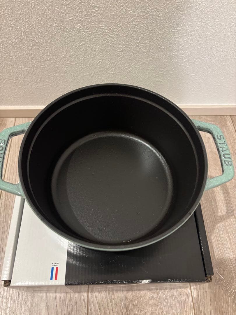 STAUB ラウンドココットセージグリーン