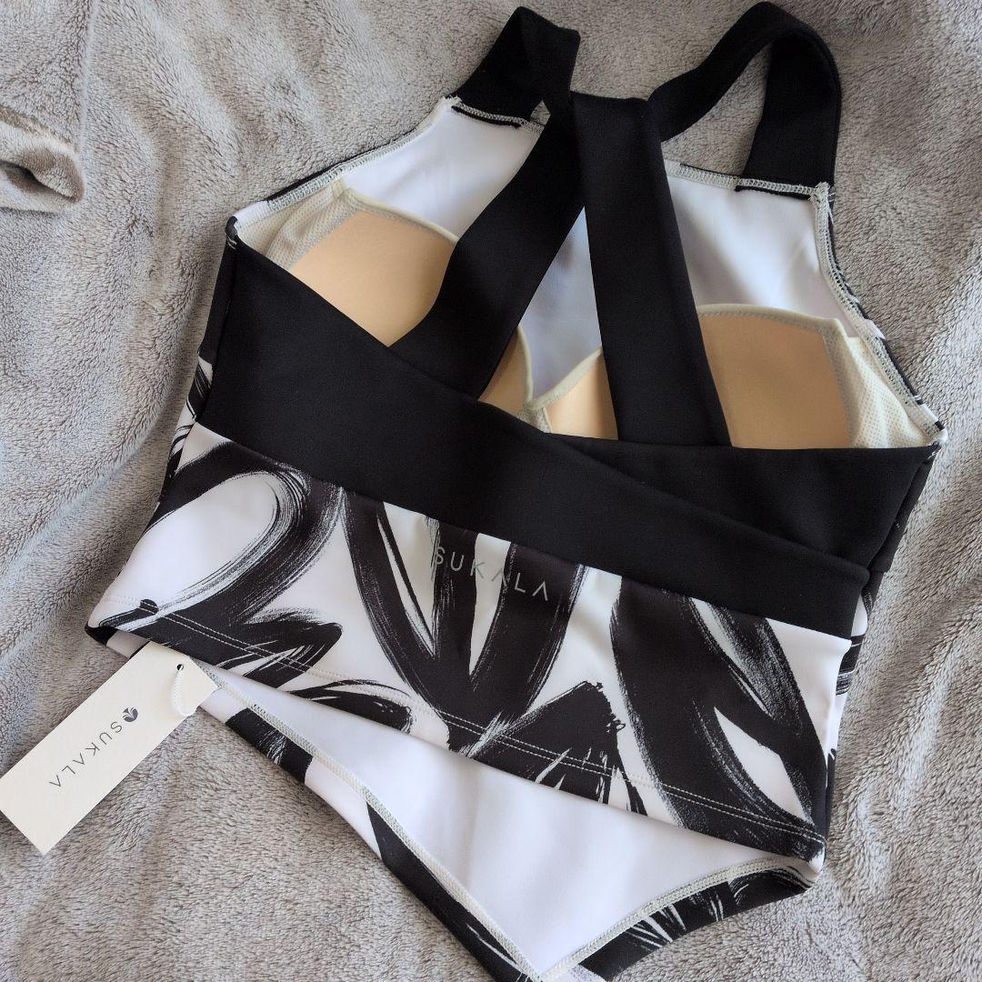 【新品】SUKALA ハートプリントホルダーネックブラトップ☆白黒