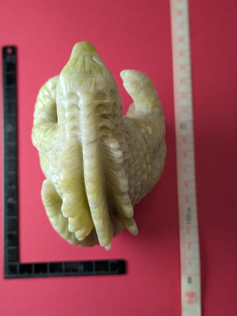 天然石 翡翠【ひすい】のゴジラ？恐竜の置物です。サイズは約13.5㌢×9.5㌢！