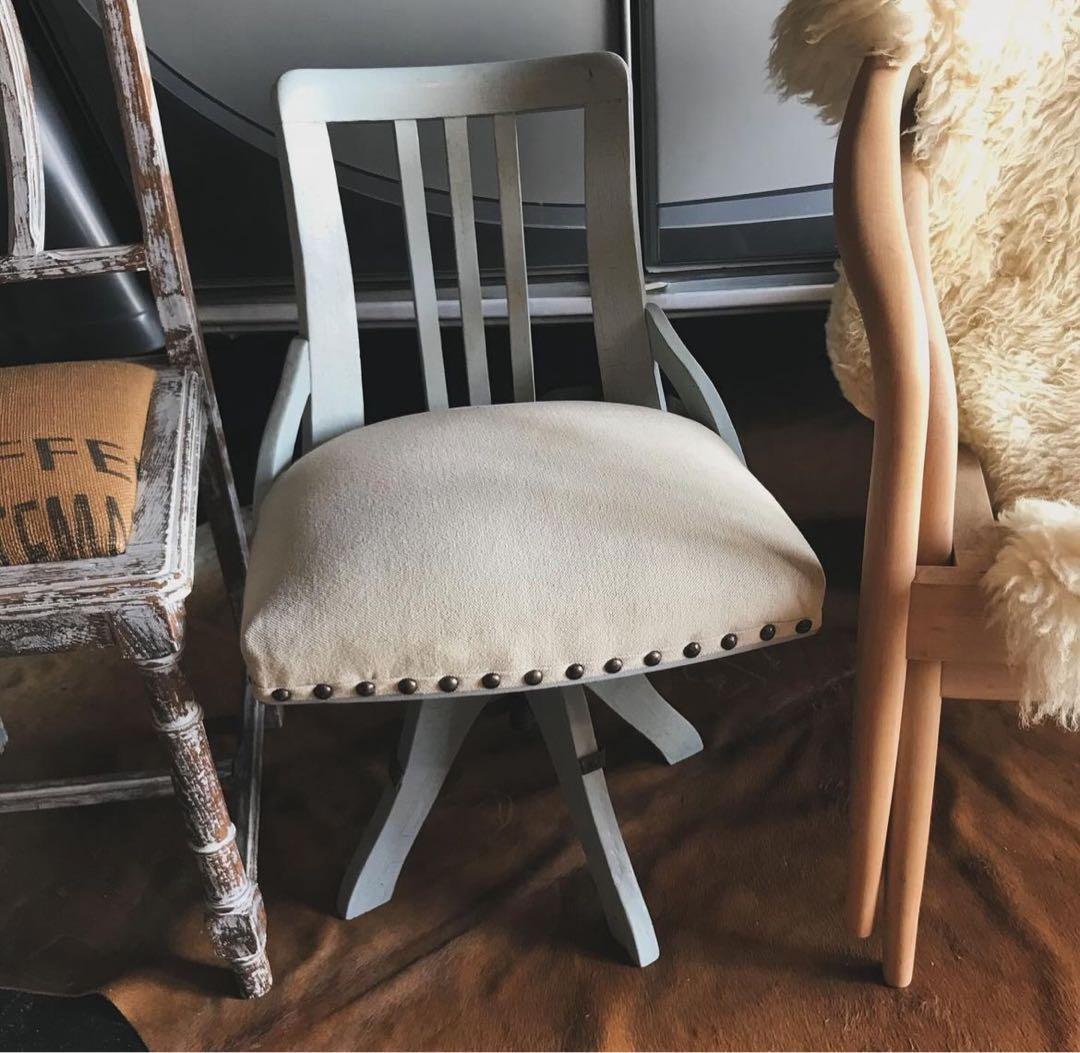 古い回転椅子　ブルーシャビーシック　アンティークヴィンテージ家具レトロ古道具