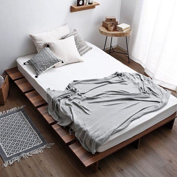 フラットDベットフレームとマットレス