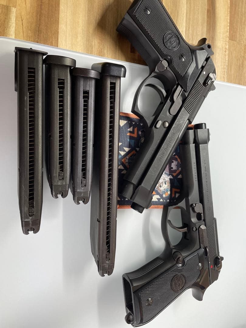 KSC M9 ベレッタ　ガスガン二丁　マガジン4つ付き