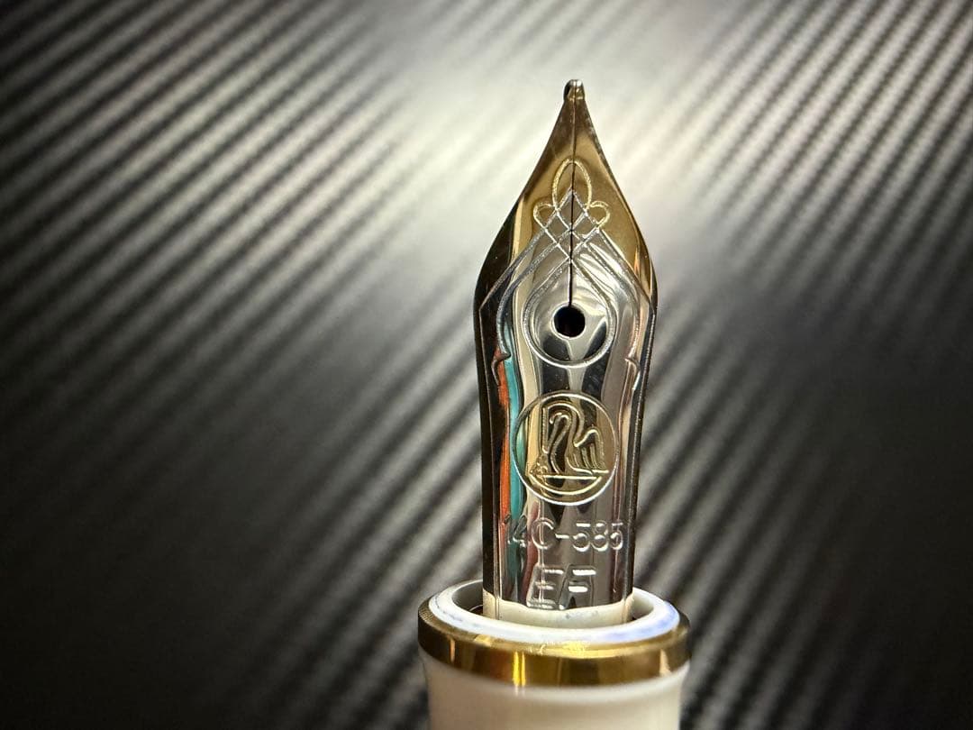 未使用に近い ペリカン スーベレーン M400 ホワイトトータス EF 万年筆