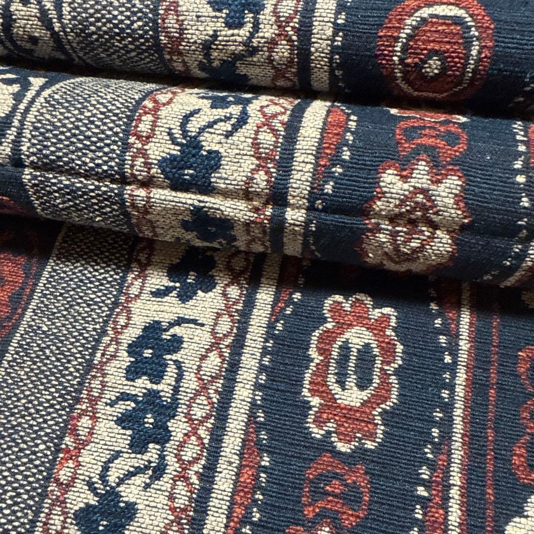 ネイビーブルーの花柄テーブルランナー