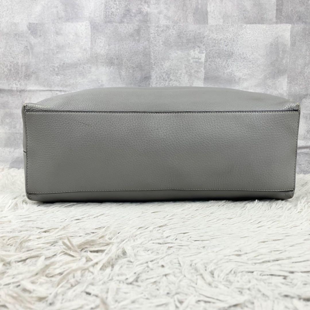 美品 ヴァレンティノガラヴァーニ レザー 2WAY ショルダーバッグ スタッズ