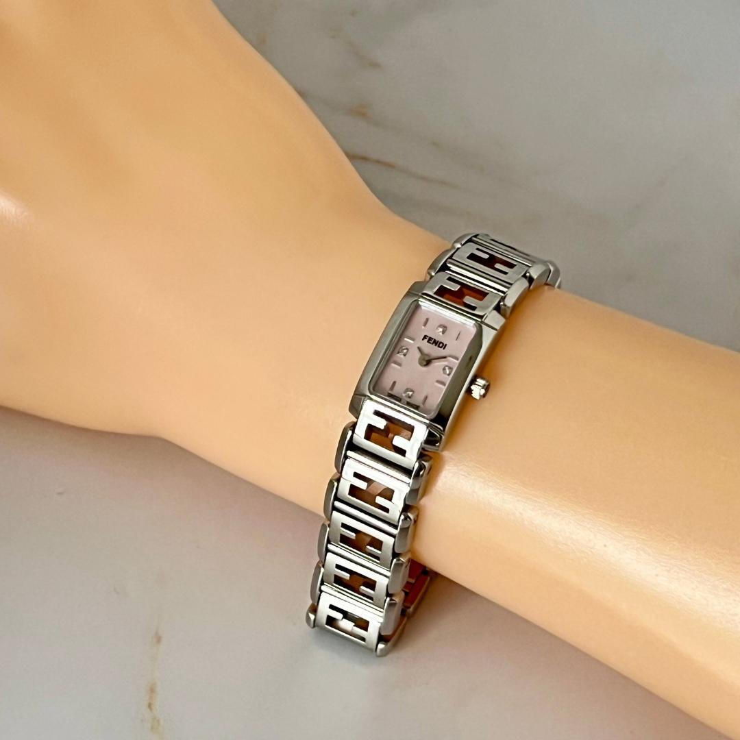 【稼働品】FENDI 1200L FFロゴ ダイヤ4P ピンクシェル 腕時計