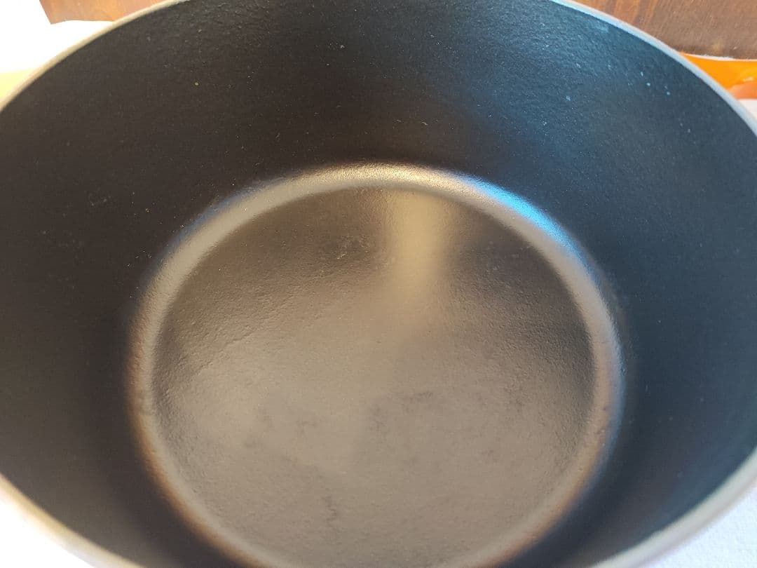 ル・クルーゼ　ビッグロゴ コレクション　シグニチャー ココット・ロンド 22