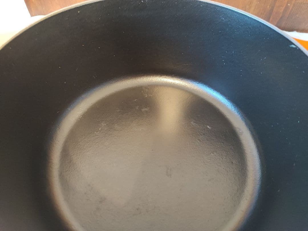 ル・クルーゼ　ビッグロゴ コレクション　シグニチャー ココット・ロンド 22