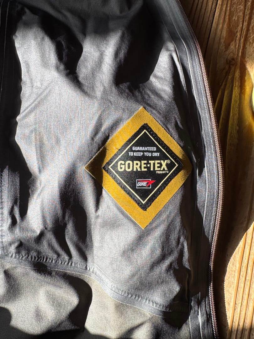 ダイワ　ゴアテックス　レインウェア　オリーブグリーン/ブラウン