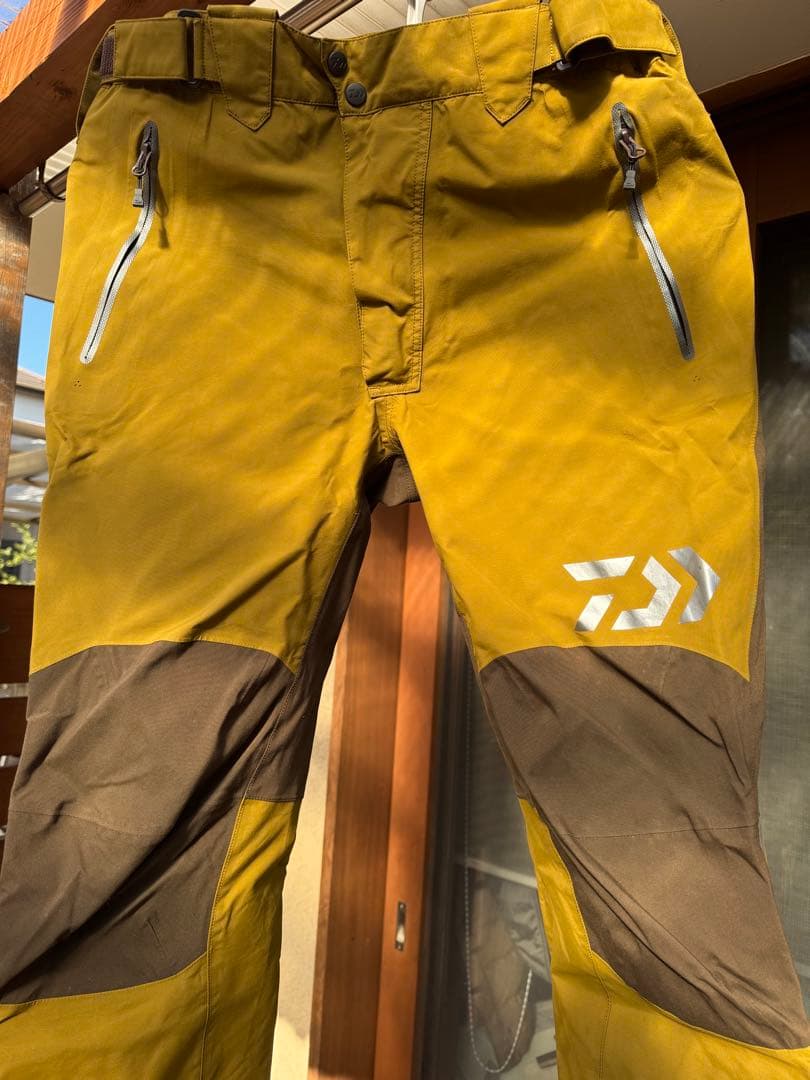 ダイワ　ゴアテックス　レインウェア　オリーブグリーン/ブラウン