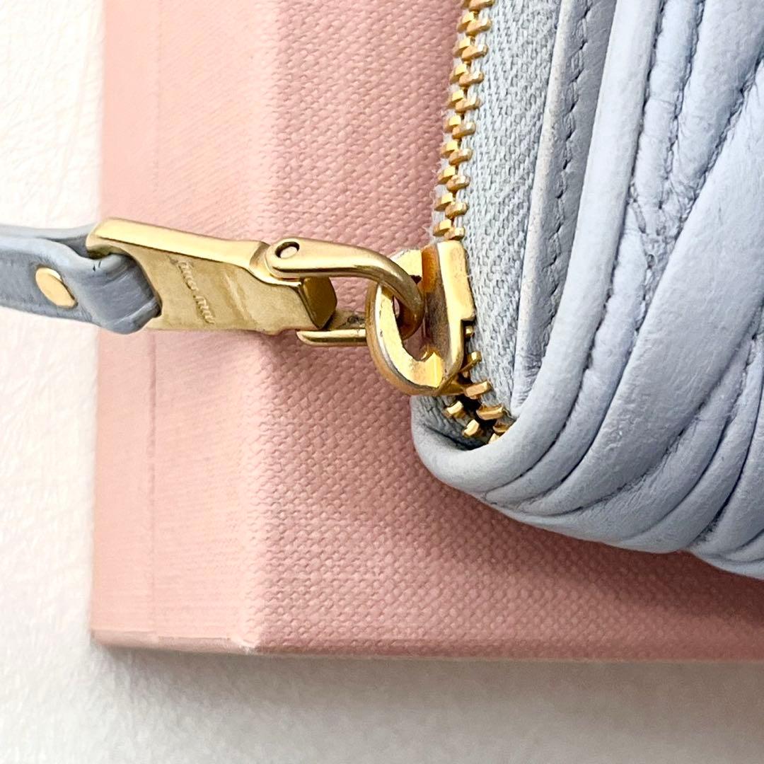 美品 現行 MIUMIU マテラッセ 二つ折り財布 箱付　0203-①