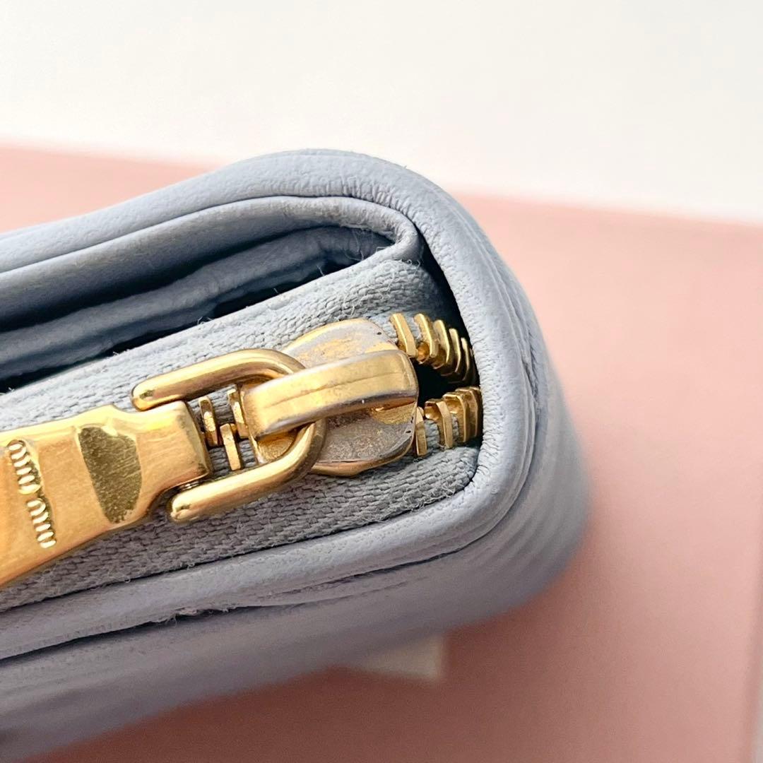 美品 現行 MIUMIU マテラッセ 二つ折り財布 箱付　0203-①