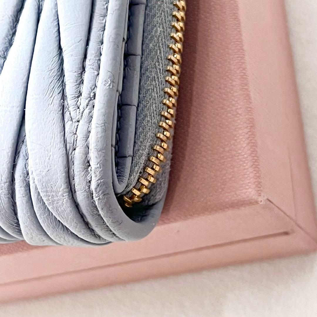 美品 現行 MIUMIU マテラッセ 二つ折り財布 箱付　0203-①