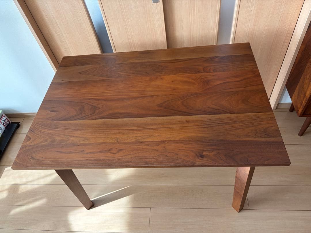 日本製/無垢材　テーブル（ウォールナット）