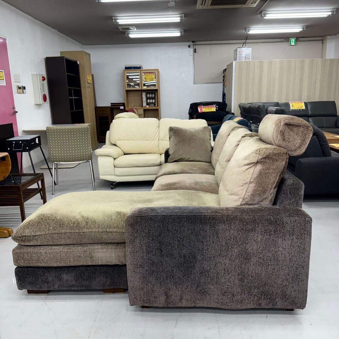 【お買い得‼️】定価数十万♪ フツーラ 237cm幅3人掛けカウチソファ