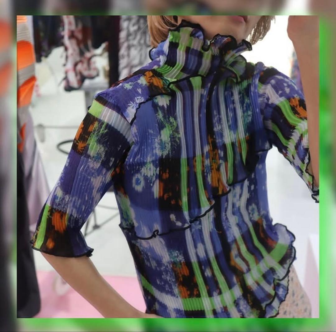 julia heuer トップス