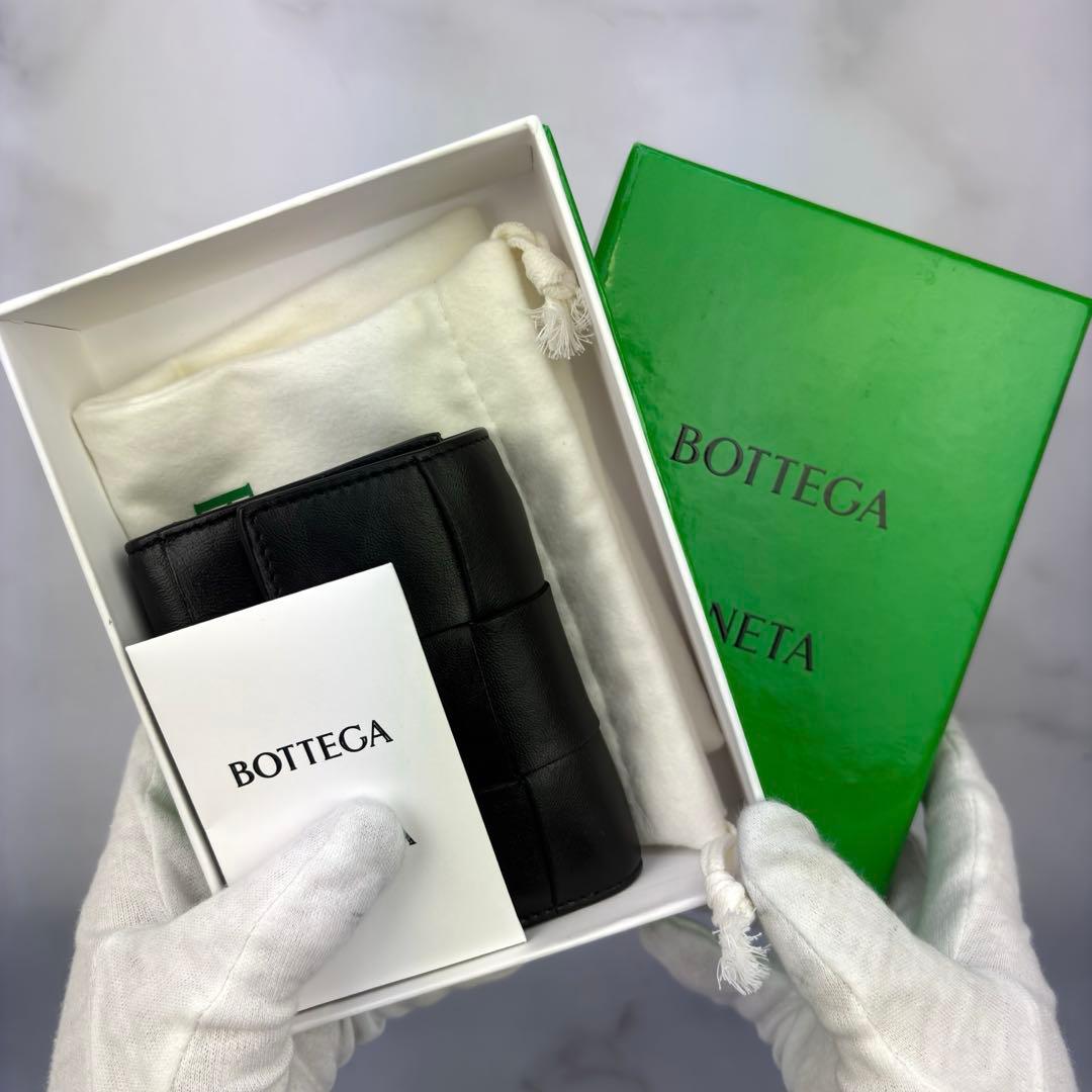 【極美品✨】BOTTEGA VENETA ブラック 3つ折り 財布 カセット