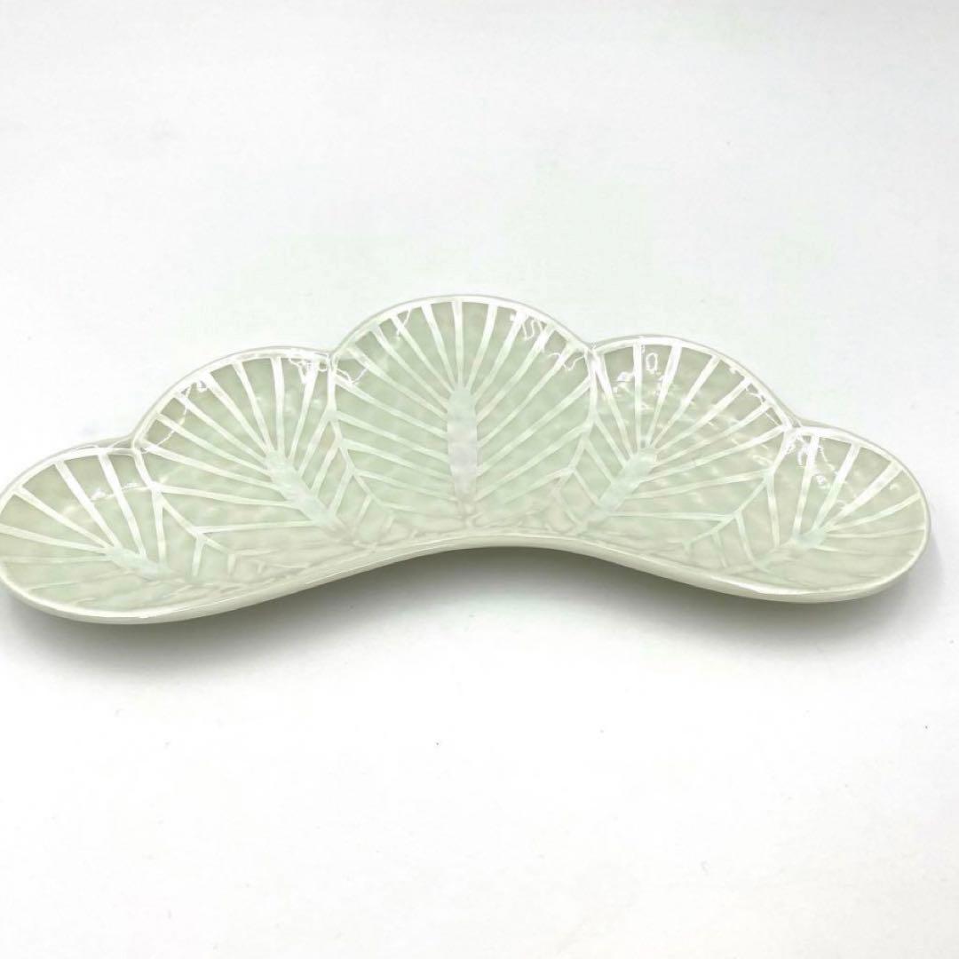 【新品】【大人気】有田焼幸楽窯　錦銀松葉形前菜皿3枚セット　縁起物