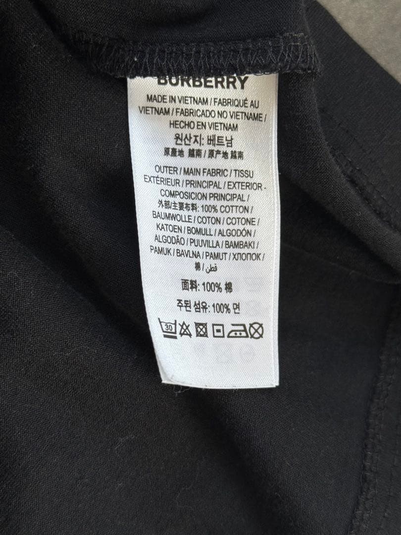 BURBERRY ブラック Tシャツ　2025