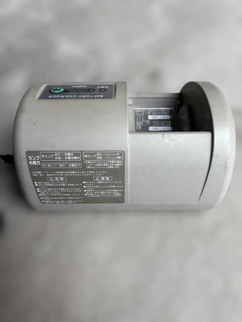 SANYO エネループバイク　電動ハイブリッド自転車充電器　バッテリー2個付