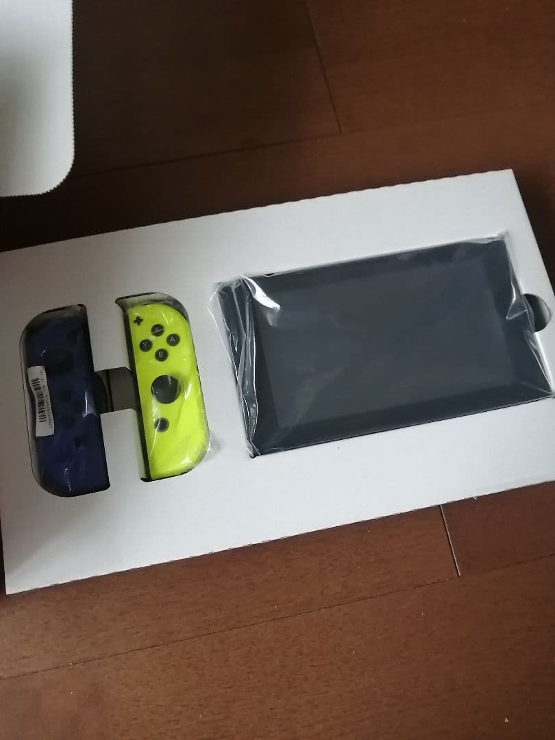 ゆ*じ様 ほぼ新品Nintendo Switch 本体