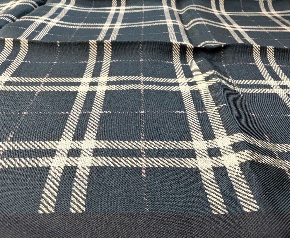 新品未使用BURBERRY バーバリーシルクスカーフ57×57ブラック正規品