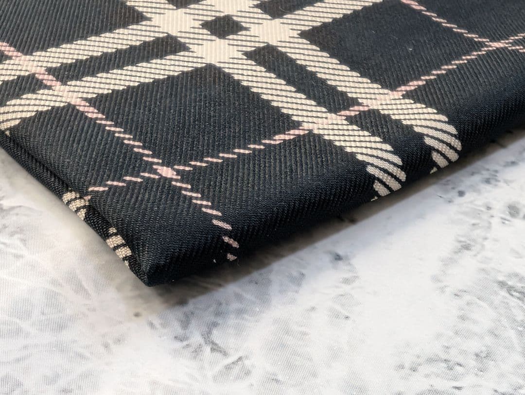 新品未使用BURBERRY バーバリーシルクスカーフ57×57ブラック正規品